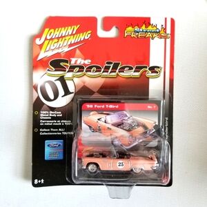 2005 The Spoilers Johnny Lightning  Pink '56 Ford Thunderbird 1:64  Car